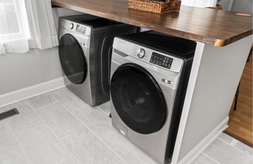 Rosewood House | Hangout by firepit near USC with PET