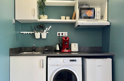 Casselardit Apartment | Happy