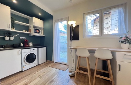 Casselardit Apartment | Happy