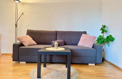 Schwechat Apartment | Happy Home near Airport