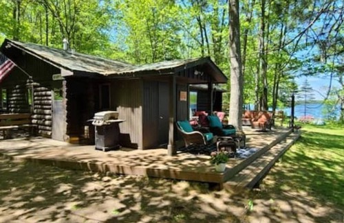 Spooner Cabin | Happy Shores Log Cabin on Spooner Lake