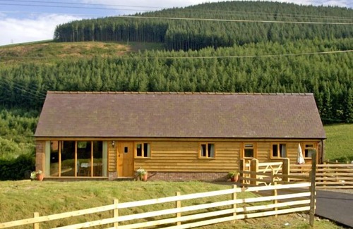 Abbey-Cwmhir Cottage | HAPPY UNION STABLES, pet friendly, with a garden in Abbeycwmhir