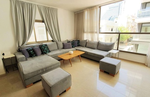 Kerem HaTeimanim Apartment | Harav Kook Lilas in Tel Aviv-yafo