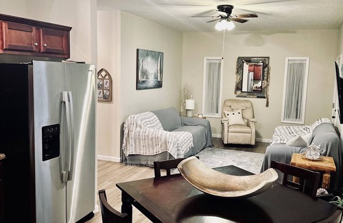 Jamestown Cottage | Harbor Hideway is a cozy, romantic gem minutes away from Jamestown Marina!