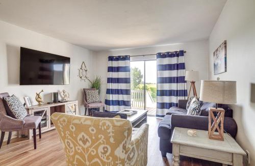Oceanmarsh Subdivision Apartment | Harbor Island Condo with Pool Access Walk to Beach!