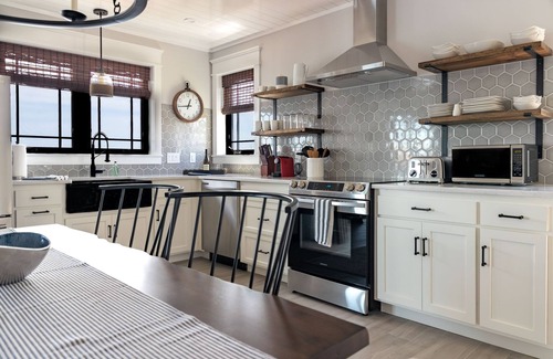 West Mystic House | Harbor View Landing - The Mystic Waterfront House - Second Floor Only