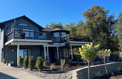 Freeland House | Harbor Vista On Par: Whidbey’s newest remodeled space with water views & hot-tub