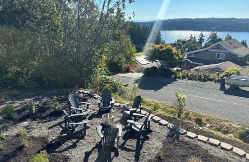 Freeland House | Harbor Vista On Par: Whidbey’s newest remodeled space with water views & hot-tub