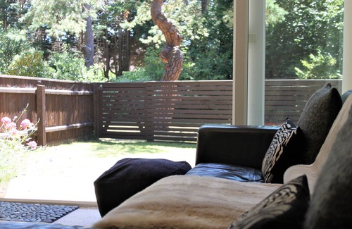 Sandbanks Apartment | Harbour Escapes | Stunning 2 Bed Apt in Sandbanks, Garden & Beach Hut option