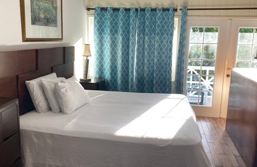 Coral Harbour Apartment | Harbour Island Villa,10 mins from the Airport, On the Beach