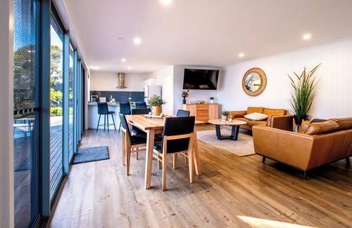 Coles Bay House | Harbour Master