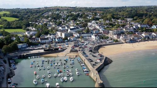 Saundersfoot Hotel | Harbour Stays - The Marine Centre, Saundersfoot Harbour, SA69 9HE