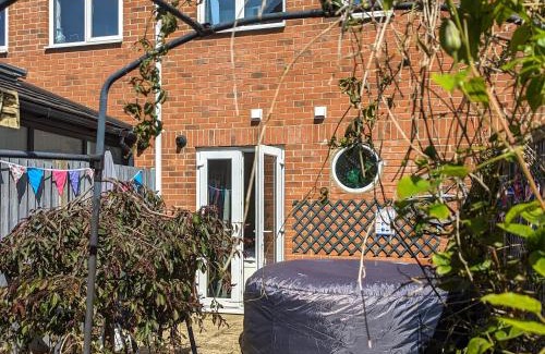 Hopton House | Harbour View Villa