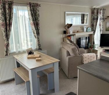 Patrington Haven House | Hares Haven pet friendly sleeps 6