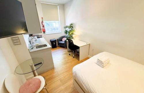 Bristol Floating Harbour Apartment | Harford House Studios 15 - Hopewell