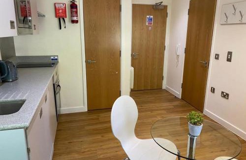 Bristol Floating Harbour Apartment | Harford House Studios 16 - Hopewell