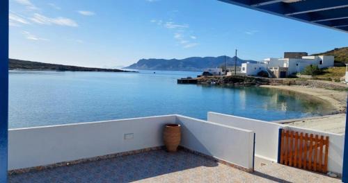 Kimolos House | Harmonia Beach House