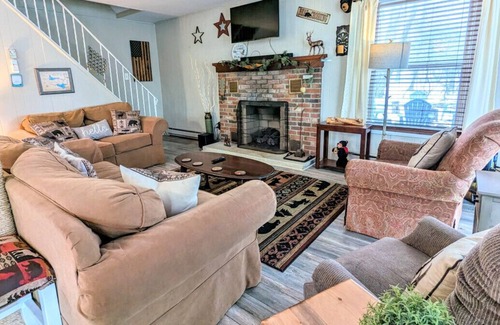 Lake Harmony Estates House | Harmony Cottage l 4BR, Hot Tub, Mins From Skiing