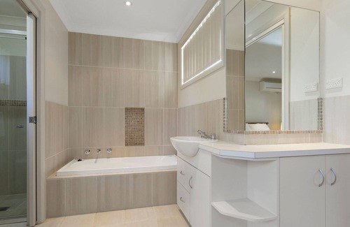 Bateau Bay House | Harmony House - Bateau Bay, NSW