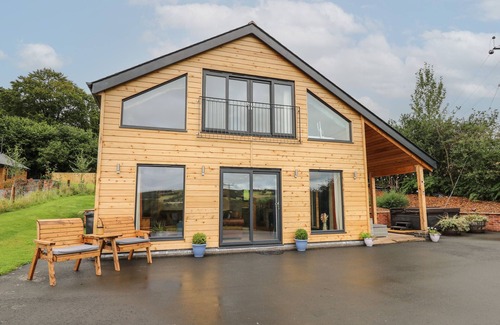 Presteigne Cottage | HARP MEADOW, family friendly, with hot tub in Presteigne