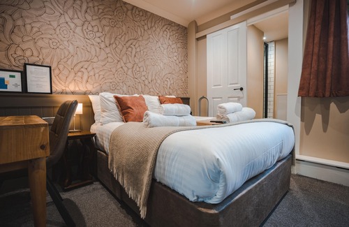 Lower Swanwick Hotel | Harper's Steakhouse with Rooms, Southampton Swanwick Marina