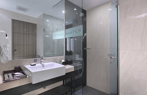 Medan Hotel | Harper Wahid hasyim Medan by ASTON