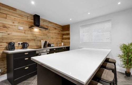 Anfield Apartment | HARROW LODGE - Strictly NO Parties
