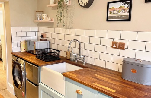 King's Lynn House | Harvest Cottage - 2 bed (double + twin) - Large detached private garden