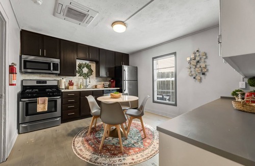 College Station Apartment | Harvest: King Bed+Bunk Beds, Walk to A&M Campus