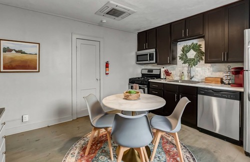 College Station Apartment | Harvest: King Bed+Bunk Beds, Walk to A&M Campus