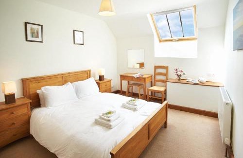 Honiton House | Harvest Moon
