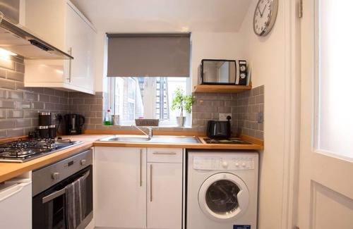 Luton House | Hastings House - Luton Accommodation