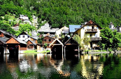 Hallstatt House | Haus am Hof - 15th century house at the lake, near the marketplace, with a balcony