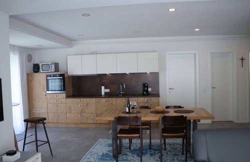 Lug House | Haus Edith Modern retreat