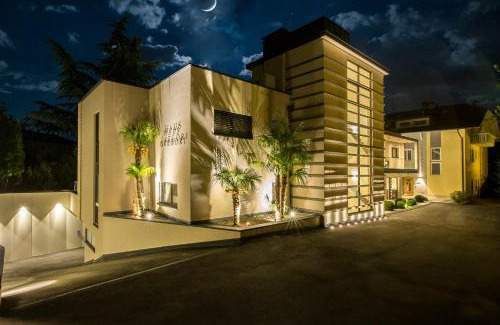 Caldaro Sulla Strada del Vino Apartment | Haus Gregori Modern & Central Stay in Vineyard with Rooftop & Served Breakfast