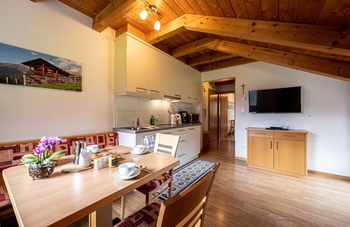 Rasun Anterselva Apartment | Haus Landheim Apartment Loipengaudi in Antholz with wonderful panoramic balcony!