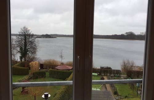Zarrentin am Schaalsee House | Haus Schaalseeblick with jetty and garden