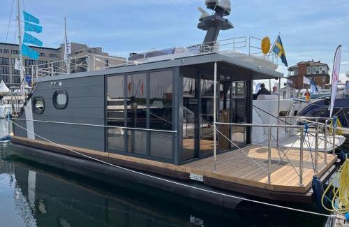 Heiligenhafen Boat Rental | Hausboot inkl Motorboot, Ostsee