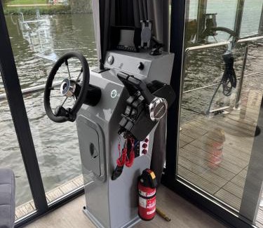 Schwerin Boat Rental | Hausboot Marieke führerscheinfrei