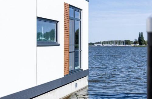 Ribnitz Boat Rental | Hausboot Meerkraft