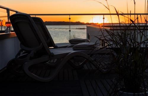 Ribnitz Boat Rental | Hausboot Meerkraft
