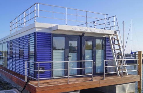Ribnitz-Damgarten Boat Rental | Hausboot Schwimmendes Haus in Ribnitz-Damgarten