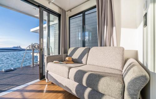 Sagard Boat Rental | Hausboot Tiny