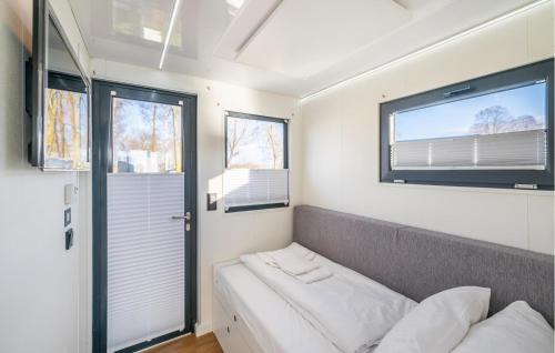 Sagard Boat Rental | Hausboot Tiny