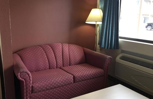 Cabot Resort | Have a Relaxing Stay! FREE Breakfast, Pool, Close to Arkansas Museum!
