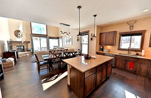 Fraser House | Have Fun/Relax in a Gorgeous Mountain Home, Well Equipped, Great Location