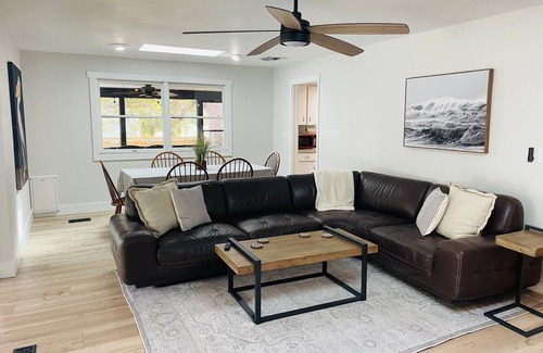 Homosassa House | Have it all at this beautiful waterfront Homosassa home close to all amenities.