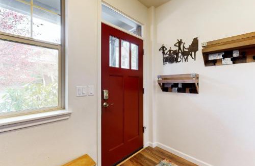 West Haven-Sylvan House | Haven Among Tranquil Pines