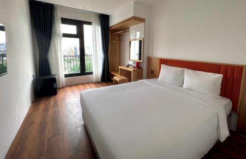 District 4 Hotel | Haven Hut Riverside Hotel