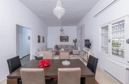 Amilcar Villa | Haven in Carthage, Where History Meets Charm